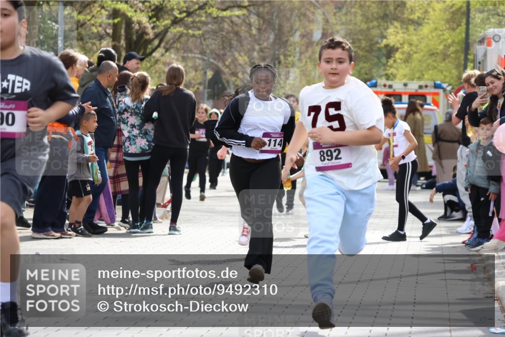 12.04.2026 - 45. Internationalen Wilhelmsburger Insellauf Strokosch-Dieckow http://msf.ph/oto/9492310 12.04.2026 14:51:57 Ziel 520, 350, 892, 490, 114, 341 meine-sportfotos.de