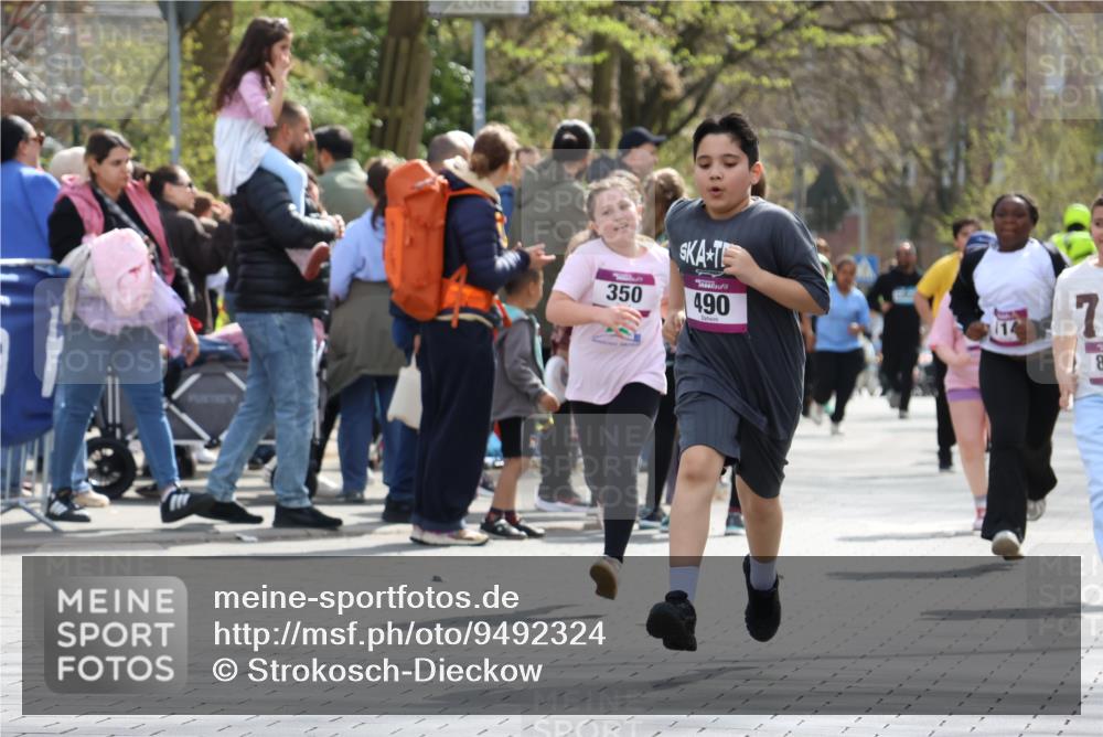 12.04.2026 - 45. Internationalen Wilhelmsburger Insellauf Strokosch-Dieckow http://msf.ph/oto/9492324 12.04.2026 14:51:55 Ziel 520, 350, 892, 490, 114 meine-sportfotos.de