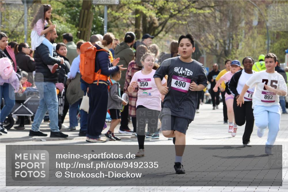 12.04.2026 - 45. Internationalen Wilhelmsburger Insellauf Strokosch-Dieckow http://msf.ph/oto/9492335 12.04.2026 14:51:55 Ziel 520, 350, 892, 490, 114 meine-sportfotos.de