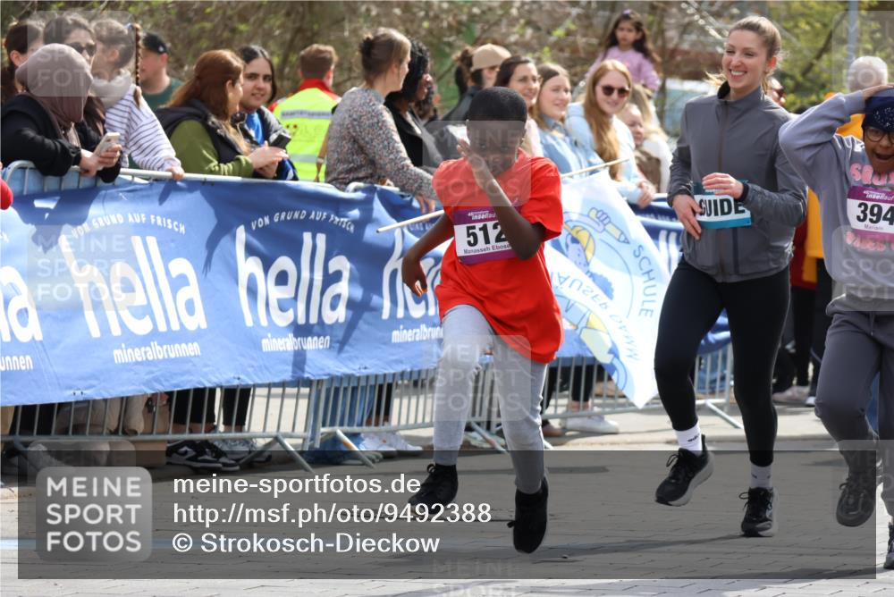 12.04.2026 - 45. Internationalen Wilhelmsburger Insellauf Strokosch-Dieckow http://msf.ph/oto/9492388 12.04.2026 14:51:40 Ziel 342, 505, 891, 512, 394 meine-sportfotos.de
