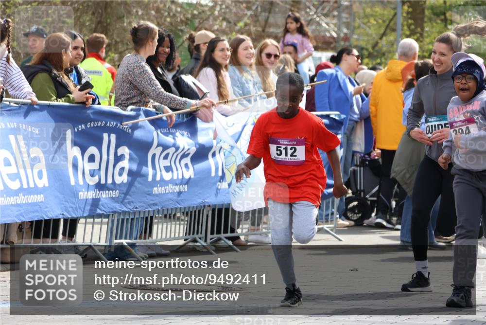 12.04.2026 - 45. Internationalen Wilhelmsburger Insellauf Strokosch-Dieckow http://msf.ph/oto/9492411 12.04.2026 14:51:40 Ziel 342, 505, 891, 512, 394 meine-sportfotos.de