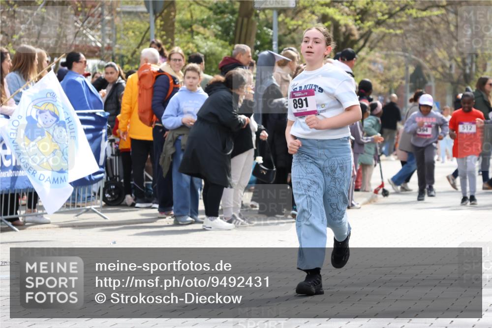 12.04.2026 - 45. Internationalen Wilhelmsburger Insellauf Strokosch-Dieckow http://msf.ph/oto/9492431 12.04.2026 14:51:35 Ziel 1071, 523, 363, 342, 505, 891, 512 meine-sportfotos.de