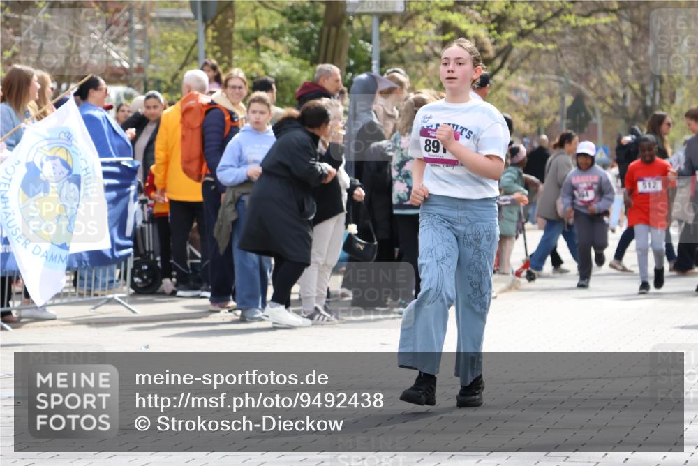 12.04.2026 - 45. Internationalen Wilhelmsburger Insellauf Strokosch-Dieckow http://msf.ph/oto/9492438 12.04.2026 14:51:35 Ziel 1071, 523, 363, 342, 505, 891, 512 meine-sportfotos.de