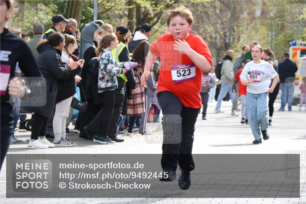 12.04.2026 - 45. Internationalen Wilhelmsburger Insellauf Strokosch-Dieckow http://msf.ph/oto/9492445 12.04.2026 14:51:32 Ziel 399, 884, 648, 1071, 523, 363, 342, 505 meine-sportfotos.de