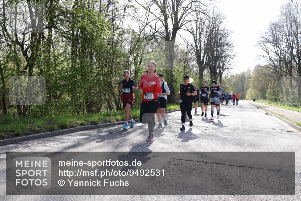 12.04.2026 - 45. Internationalen Wilhelmsburger Insellauf Yannick Fuchs http://msf.ph/oto/9492531 12.04.2026 10:45:03 Laufen 2915, 2808, 2744, 2067 meine-sportfotos.de