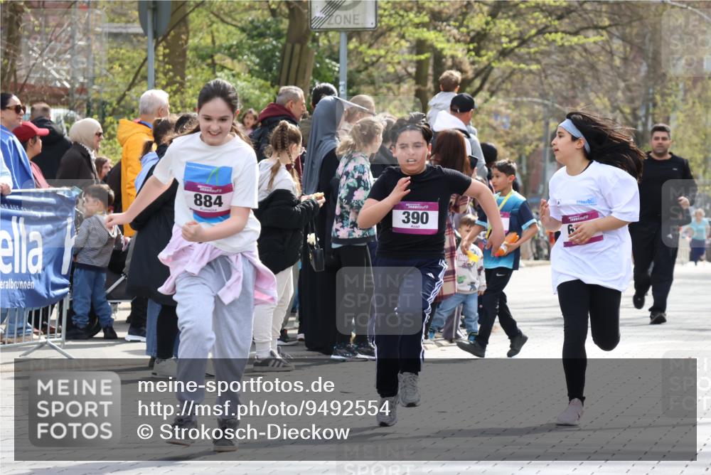 12.04.2026 - 45. Internationalen Wilhelmsburger Insellauf Strokosch-Dieckow http://msf.ph/oto/9492554 12.04.2026 14:51:22 Ziel 358, 1072, 374, 390, 399, 884, 648 meine-sportfotos.de