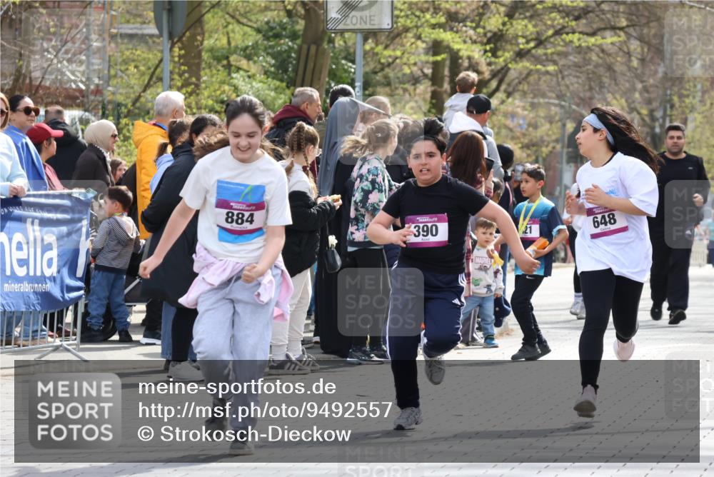 12.04.2026 - 45. Internationalen Wilhelmsburger Insellauf Strokosch-Dieckow http://msf.ph/oto/9492557 12.04.2026 14:51:22 Ziel 358, 1072, 374, 390, 399, 884, 648 meine-sportfotos.de