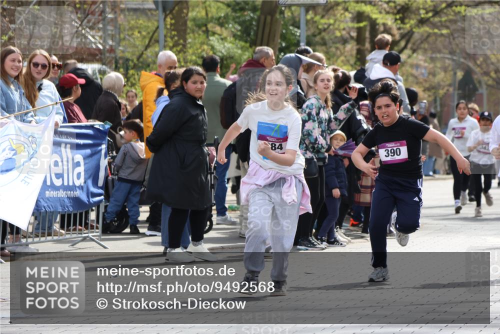 12.04.2026 - 45. Internationalen Wilhelmsburger Insellauf Strokosch-Dieckow http://msf.ph/oto/9492568 12.04.2026 14:51:22 Ziel 358, 1072, 374, 390, 399, 884, 648 meine-sportfotos.de