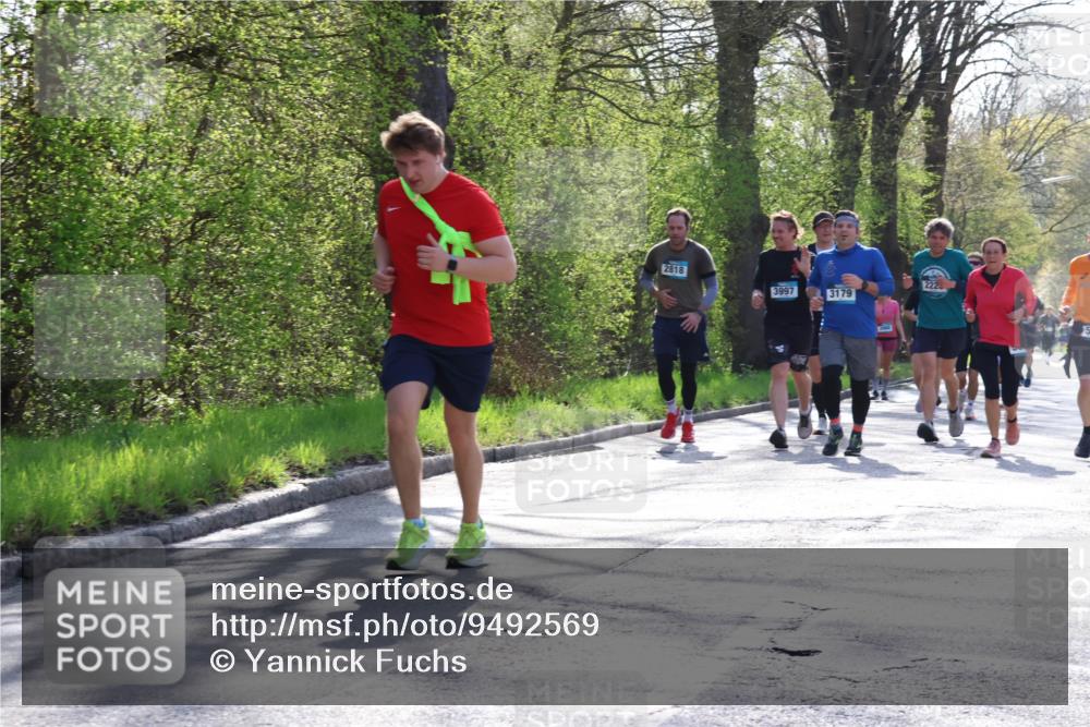 12.04.2026 - 45. Internationalen Wilhelmsburger Insellauf Yannick Fuchs http://msf.ph/oto/9492569 12.04.2026 10:45:09 Laufen 2818, 2228, 3997, 3179 meine-sportfotos.de