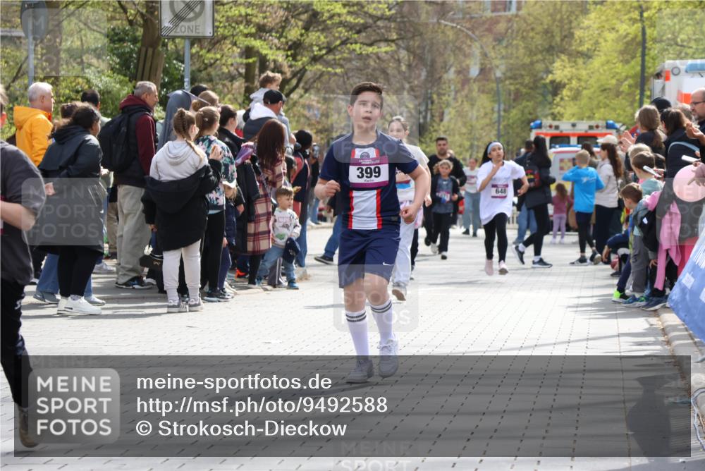 12.04.2026 - 45. Internationalen Wilhelmsburger Insellauf Strokosch-Dieckow http://msf.ph/oto/9492588 12.04.2026 14:51:19 Ziel 444, 868, 852, 358, 1072, 374, 390 meine-sportfotos.de