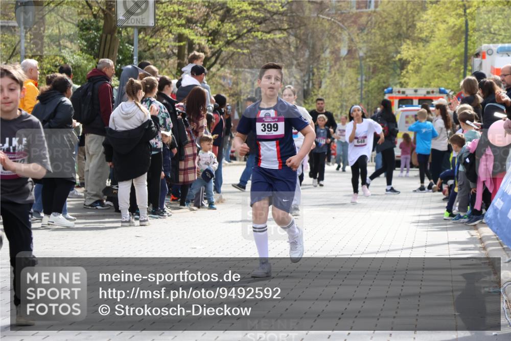 12.04.2026 - 45. Internationalen Wilhelmsburger Insellauf Strokosch-Dieckow http://msf.ph/oto/9492592 12.04.2026 14:51:19 Ziel 444, 868, 852, 358, 1072, 374, 390 meine-sportfotos.de