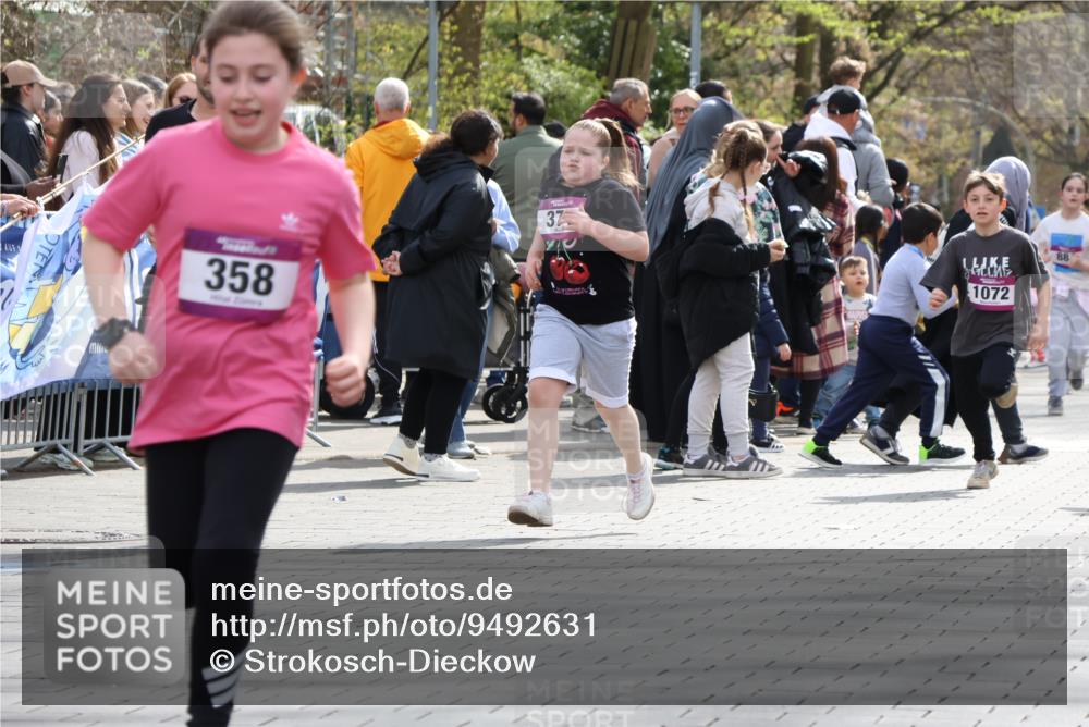 12.04.2026 - 45. Internationalen Wilhelmsburger Insellauf Strokosch-Dieckow http://msf.ph/oto/9492631 12.04.2026 14:51:16 Ziel 435, 1051, 544, 444, 868, 852, 358, 1072, 374 meine-sportfotos.de