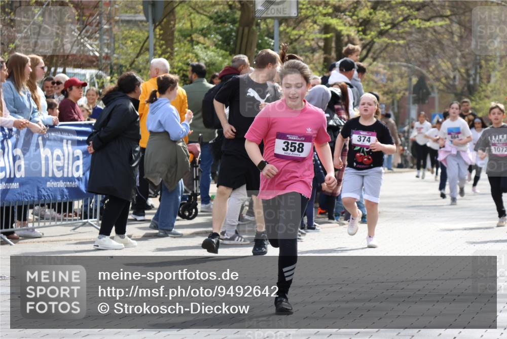 12.04.2026 - 45. Internationalen Wilhelmsburger Insellauf Strokosch-Dieckow http://msf.ph/oto/9492642 12.04.2026 14:51:15 Ziel 1843, 380, 435, 1051, 544, 444, 868, 852, 358, 1072, 374 meine-sportfotos.de