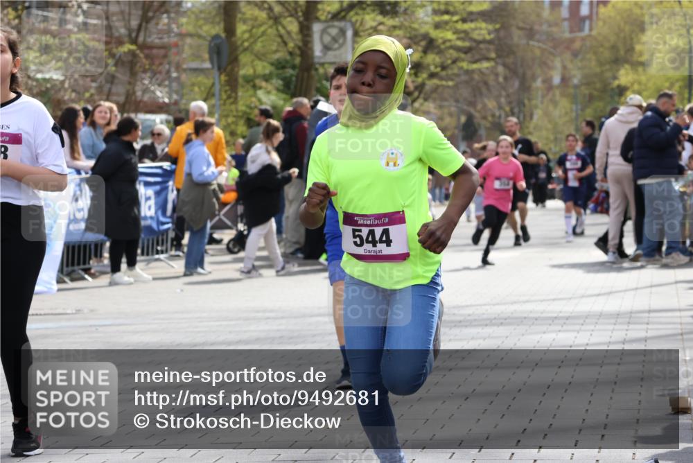 12.04.2026 - 45. Internationalen Wilhelmsburger Insellauf Strokosch-Dieckow http://msf.ph/oto/9492681 12.04.2026 14:51:12 Ziel 1054, 1843, 380, 435, 1051, 544, 444, 868, 852, 358, 1072 meine-sportfotos.de