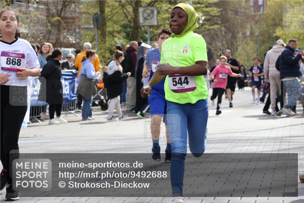 12.04.2026 - 45. Internationalen Wilhelmsburger Insellauf Strokosch-Dieckow http://msf.ph/oto/9492688 12.04.2026 14:51:11 Ziel 1054, 1843, 380, 435, 1051, 544, 444, 868, 852, 358 meine-sportfotos.de