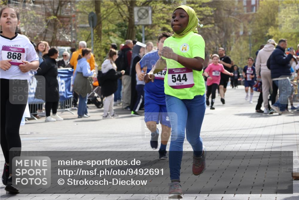 12.04.2026 - 45. Internationalen Wilhelmsburger Insellauf Strokosch-Dieckow http://msf.ph/oto/9492691 12.04.2026 14:51:11 Ziel 1054, 1843, 380, 435, 1051, 544, 444, 868, 852, 358 meine-sportfotos.de