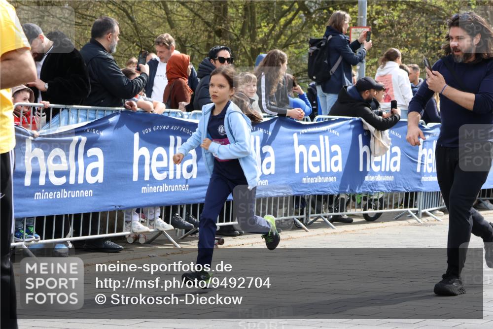 12.04.2026 - 45. Internationalen Wilhelmsburger Insellauf Strokosch-Dieckow http://msf.ph/oto/9492704 12.04.2026 14:51:10 Ziel 1054, 1843, 380, 435, 1051, 544, 444, 868, 852 meine-sportfotos.de