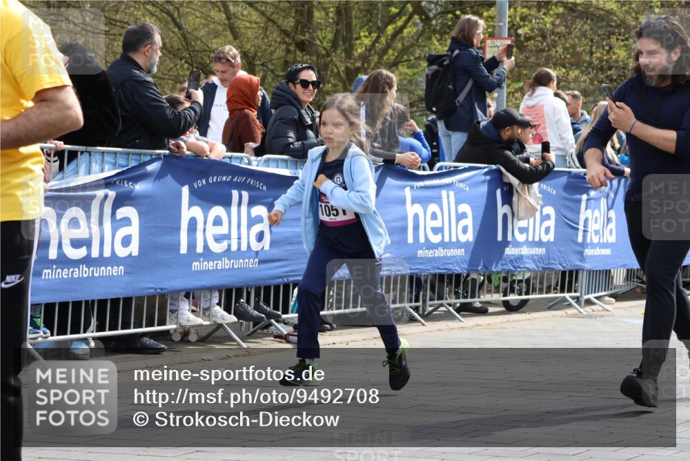 12.04.2026 - 45. Internationalen Wilhelmsburger Insellauf Strokosch-Dieckow http://msf.ph/oto/9492708 12.04.2026 14:51:10 Ziel 1054, 1843, 380, 435, 1051, 544, 444, 868, 852 meine-sportfotos.de