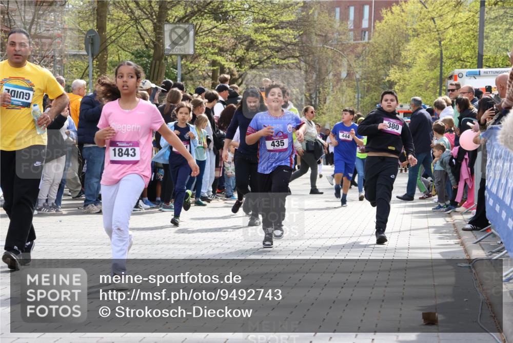12.04.2026 - 45. Internationalen Wilhelmsburger Insellauf Strokosch-Dieckow http://msf.ph/oto/9492743 12.04.2026 14:51:05 Ziel 593, 1042, 686, 536, 1047, 1074, 1054, 1843, 380, 435, 1051 meine-sportfotos.de