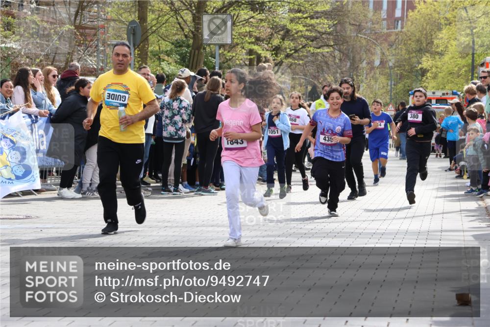 12.04.2026 - 45. Internationalen Wilhelmsburger Insellauf Strokosch-Dieckow http://msf.ph/oto/9492747 12.04.2026 14:51:04 Ziel 1052, 116, 593, 1042, 686, 536, 1047, 1074, 1054, 1843, 380, 435, 1051 meine-sportfotos.de