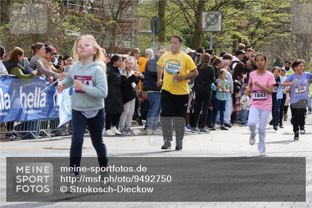 12.04.2026 - 45. Internationalen Wilhelmsburger Insellauf Strokosch-Dieckow http://msf.ph/oto/9492750 12.04.2026 14:51:03 Ziel 495, 1041, 1052, 116, 593, 1042, 686, 536, 1047, 1074, 1054, 1843, 380 meine-sportfotos.de