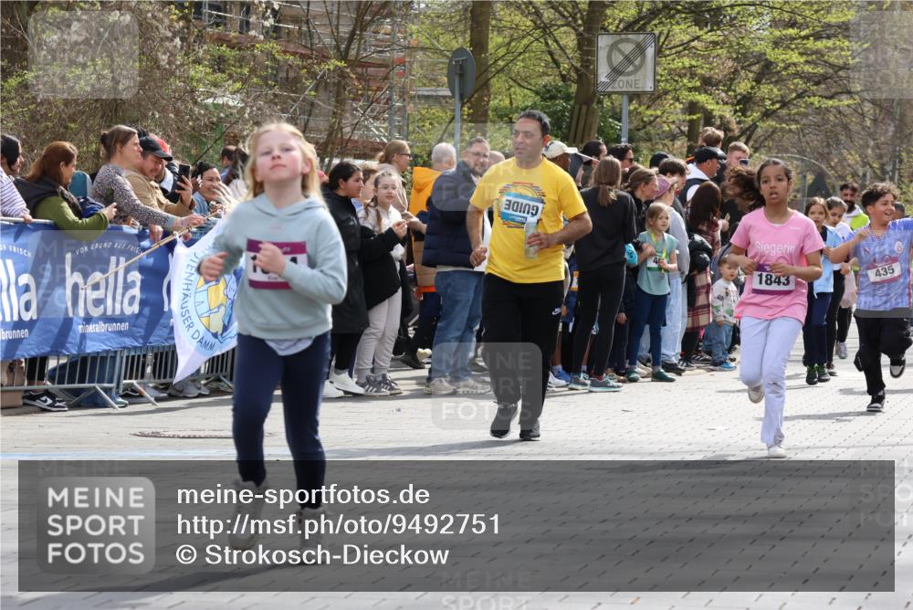 12.04.2026 - 45. Internationalen Wilhelmsburger Insellauf Strokosch-Dieckow http://msf.ph/oto/9492751 12.04.2026 14:51:03 Ziel 495, 1041, 1052, 116, 593, 1042, 686, 536, 1047, 1074, 1054, 1843, 380 meine-sportfotos.de