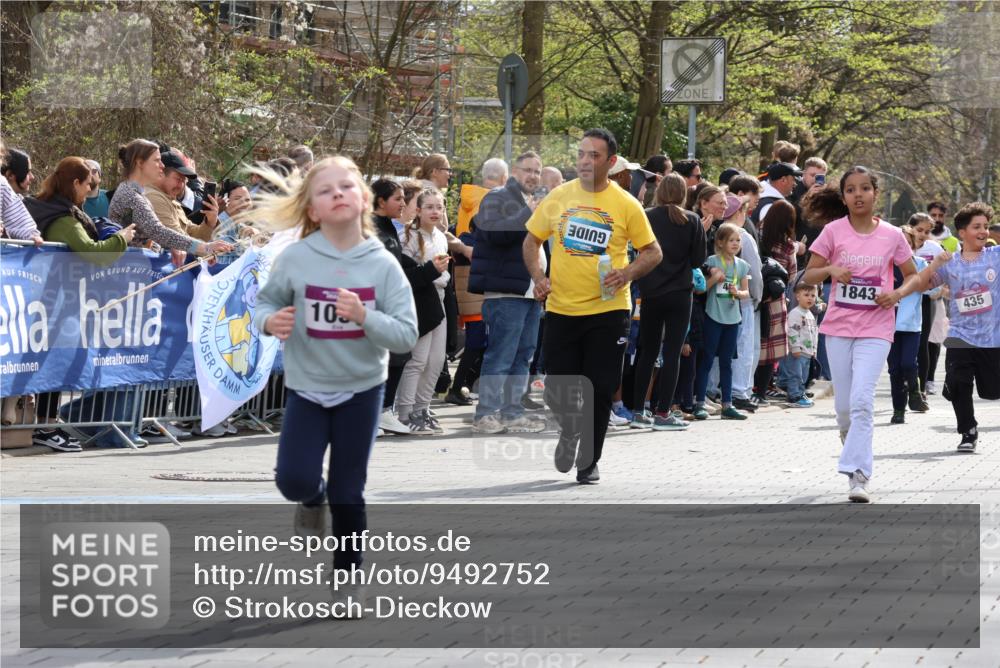 12.04.2026 - 45. Internationalen Wilhelmsburger Insellauf Strokosch-Dieckow http://msf.ph/oto/9492752 12.04.2026 14:51:03 Ziel 495, 1041, 1052, 116, 593, 1042, 686, 536, 1047, 1074, 1054, 1843, 380 meine-sportfotos.de