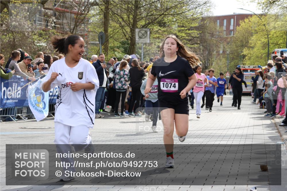 12.04.2026 - 45. Internationalen Wilhelmsburger Insellauf Strokosch-Dieckow http://msf.ph/oto/9492753 12.04.2026 14:51:01 Ziel 495, 1041, 1052, 116, 593, 1042, 686, 536, 1047, 1074, 1054 meine-sportfotos.de