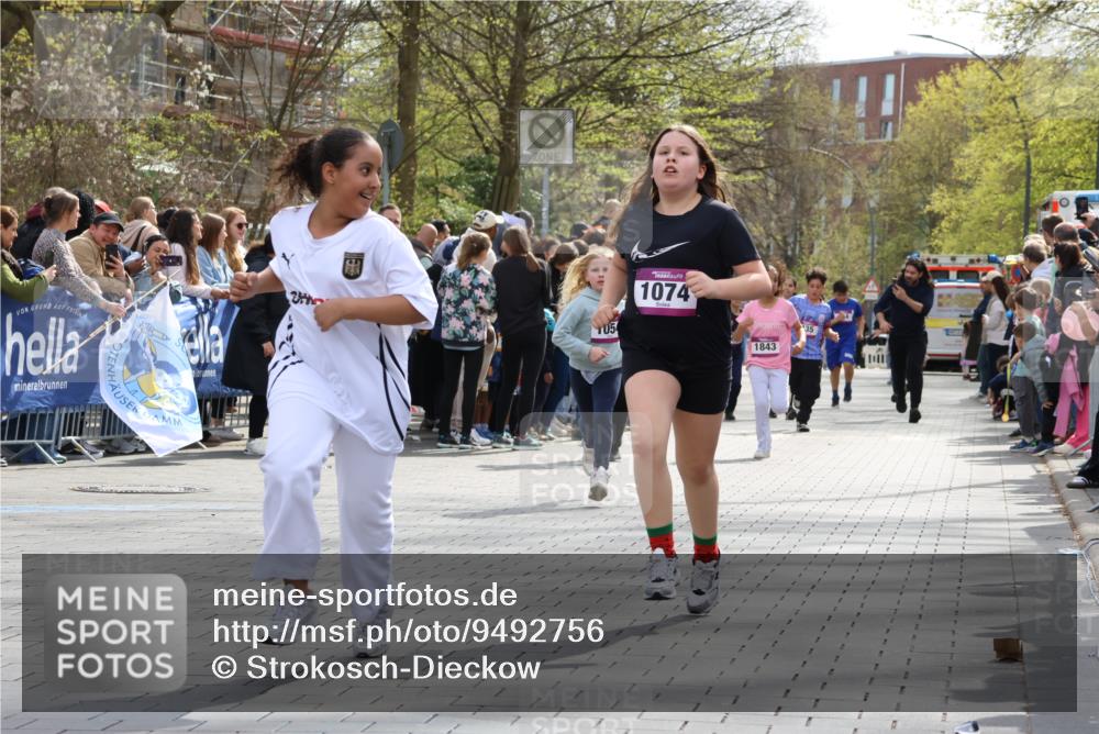 12.04.2026 - 45. Internationalen Wilhelmsburger Insellauf Strokosch-Dieckow http://msf.ph/oto/9492756 12.04.2026 14:51:01 Ziel 495, 1041, 1052, 116, 593, 1042, 686, 536, 1047, 1074, 1054 meine-sportfotos.de