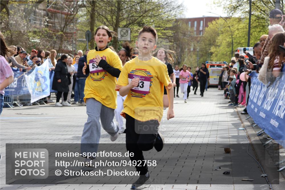 12.04.2026 - 45. Internationalen Wilhelmsburger Insellauf Strokosch-Dieckow http://msf.ph/oto/9492758 12.04.2026 14:51:00 Ziel 1822, 495, 1041, 1052, 116, 593, 1042, 686, 536, 1047, 1074, 1054 meine-sportfotos.de