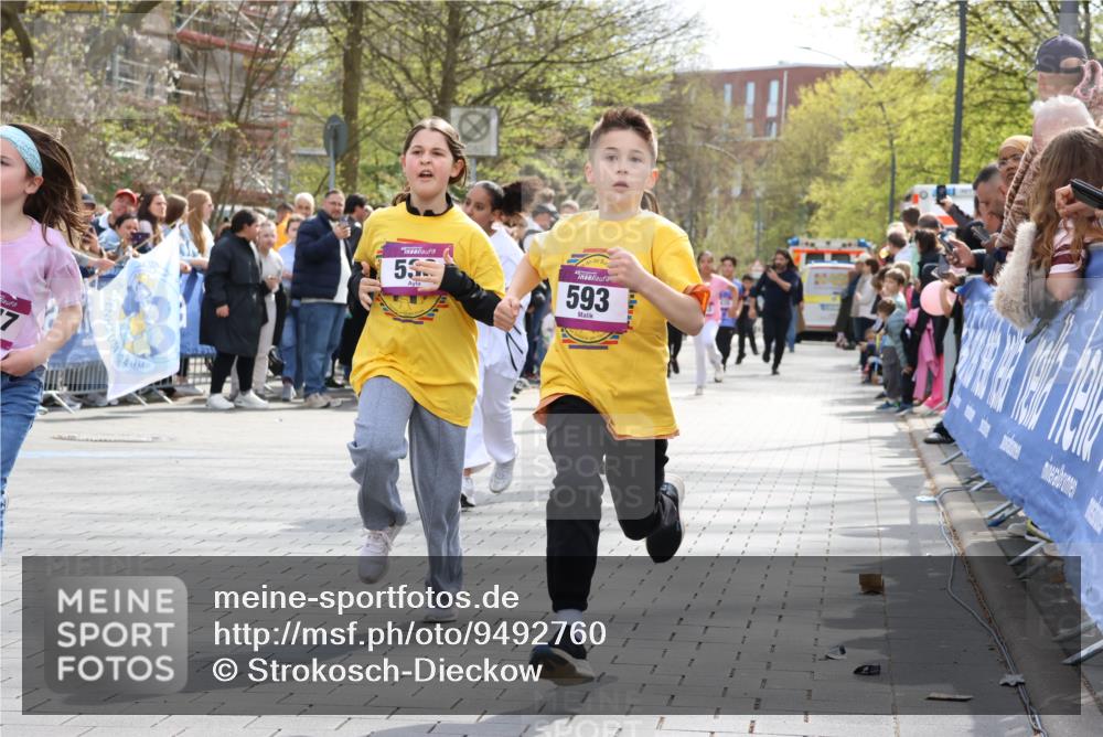 12.04.2026 - 45. Internationalen Wilhelmsburger Insellauf Strokosch-Dieckow http://msf.ph/oto/9492760 12.04.2026 14:51:00 Ziel 1822, 495, 1041, 1052, 116, 593, 1042, 686, 536, 1047, 1074, 1054 meine-sportfotos.de