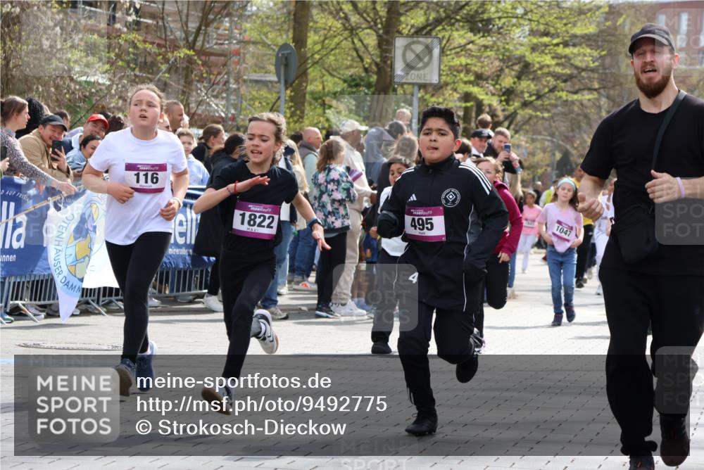 12.04.2026 - 45. Internationalen Wilhelmsburger Insellauf Strokosch-Dieckow http://msf.ph/oto/9492775 12.04.2026 14:50:54 Ziel 388, 663, 359, 858, 531, 493, 1822, 495, 1041, 1052, 116, 593, 1042, 686, 536 meine-sportfotos.de