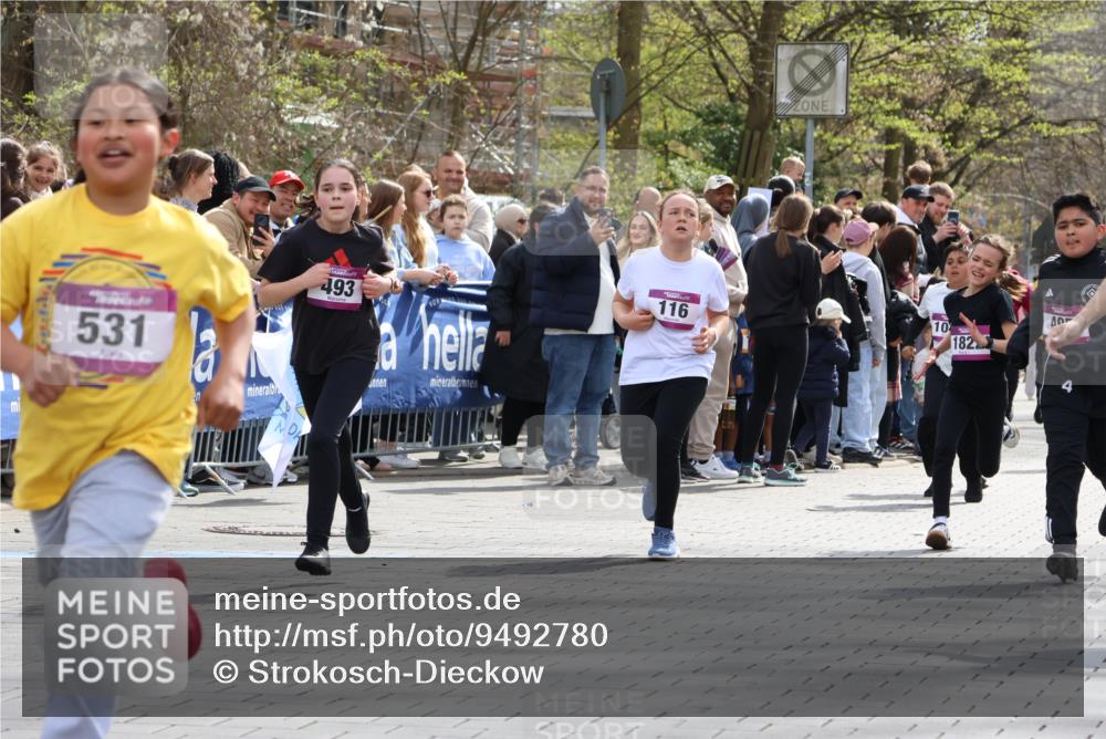 12.04.2026 - 45. Internationalen Wilhelmsburger Insellauf Strokosch-Dieckow http://msf.ph/oto/9492780 12.04.2026 14:50:53 Ziel 388, 663, 359, 858, 531, 493, 1822, 495, 1041, 1052, 116, 593 meine-sportfotos.de