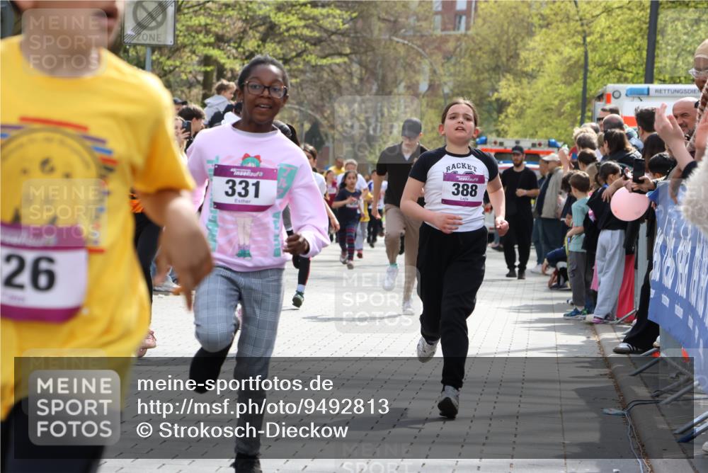 12.04.2026 - 45. Internationalen Wilhelmsburger Insellauf Strokosch-Dieckow http://msf.ph/oto/9492813 12.04.2026 14:50:43 Ziel 654, 420, 877, 1049, 1837, 609, 331, 626, 895, 357, 889, 408, 351, 893, 455, 388 meine-sportfotos.de