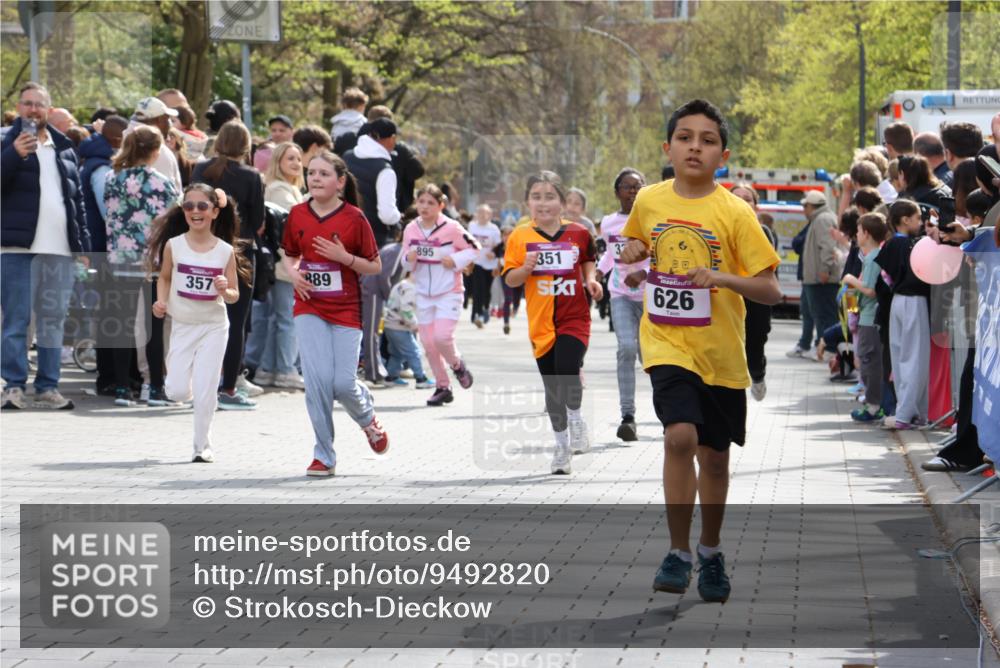 12.04.2026 - 45. Internationalen Wilhelmsburger Insellauf Strokosch-Dieckow http://msf.ph/oto/9492820 12.04.2026 14:50:40 Ziel 362, 865, 1844, 98, 22, 654, 420, 877, 1049, 1837, 609, 331, 626, 895, 357, 889, 408, 351, 893, 455 meine-sportfotos.de