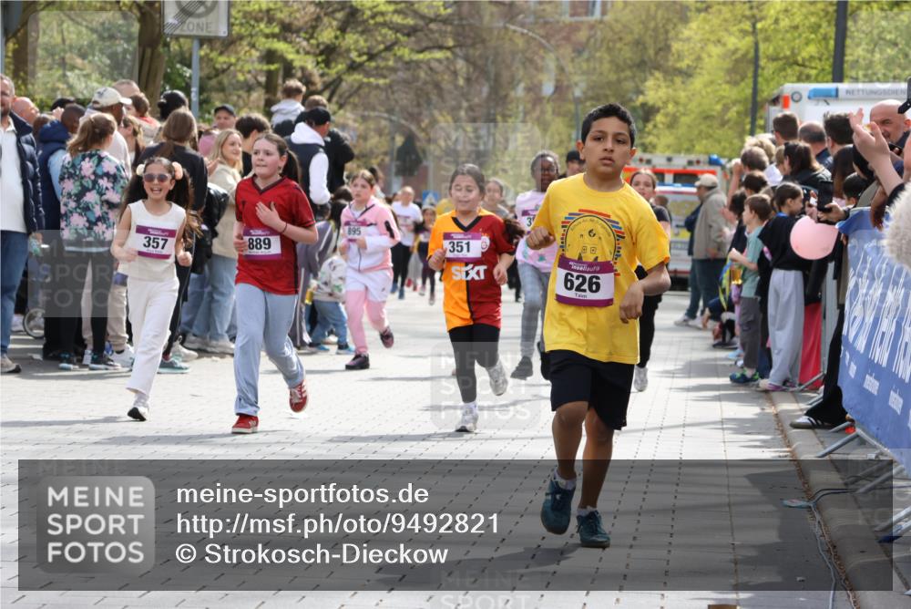 12.04.2026 - 45. Internationalen Wilhelmsburger Insellauf Strokosch-Dieckow http://msf.ph/oto/9492821 12.04.2026 14:50:40 Ziel 362, 865, 1844, 98, 22, 654, 420, 877, 1049, 1837, 609, 331, 626, 895, 357, 889, 408, 351, 893, 455 meine-sportfotos.de