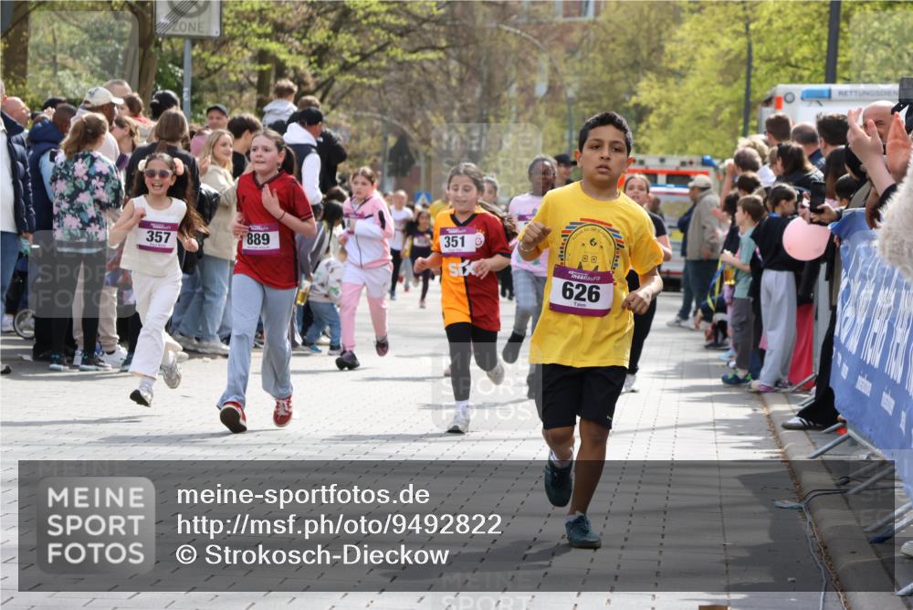 12.04.2026 - 45. Internationalen Wilhelmsburger Insellauf Strokosch-Dieckow http://msf.ph/oto/9492822 12.04.2026 14:50:40 Ziel 362, 865, 1844, 98, 22, 654, 420, 877, 1049, 1837, 609, 331, 626, 895, 357, 889, 408, 351, 893, 455 meine-sportfotos.de