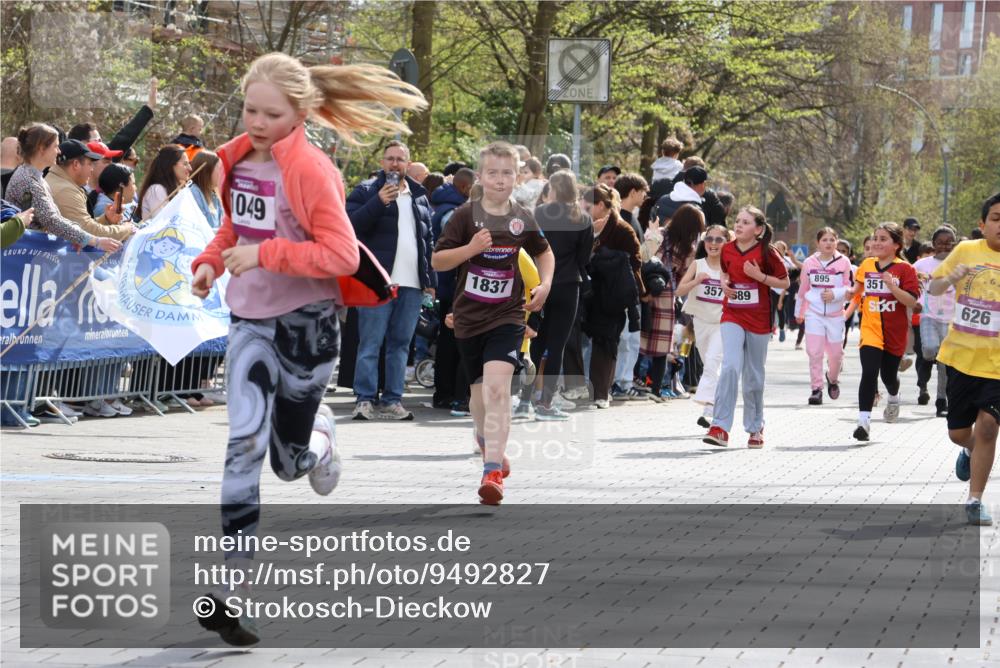 12.04.2026 - 45. Internationalen Wilhelmsburger Insellauf Strokosch-Dieckow http://msf.ph/oto/9492827 12.04.2026 14:50:38 Ziel 330, 362, 865, 1844, 98, 22, 654, 420, 877, 1049, 1837, 609, 331, 626, 895, 357 meine-sportfotos.de
