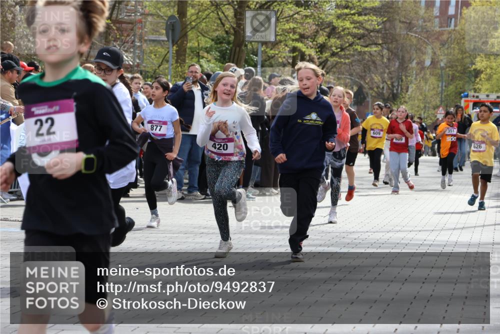 12.04.2026 - 45. Internationalen Wilhelmsburger Insellauf Strokosch-Dieckow http://msf.ph/oto/9492837 12.04.2026 14:50:36 Ziel 880, 151, 1035, 330, 362, 865, 1844, 98, 22, 654, 420, 877, 1049, 1837, 609, 331 meine-sportfotos.de
