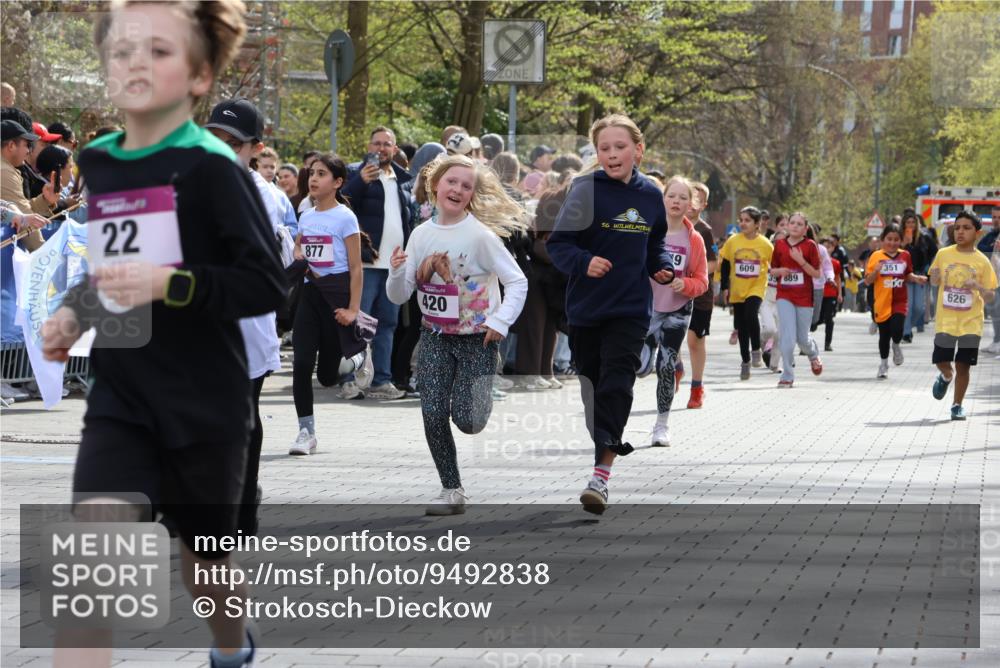 12.04.2026 - 45. Internationalen Wilhelmsburger Insellauf Strokosch-Dieckow http://msf.ph/oto/9492838 12.04.2026 14:50:35 Ziel 426, 392, 880, 151, 1035, 330, 362, 865, 1844, 98, 22, 654, 420, 877, 1049, 1837, 609 meine-sportfotos.de