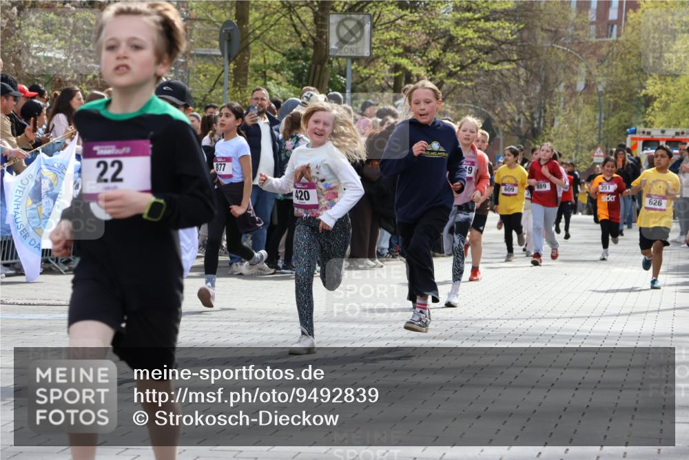 12.04.2026 - 45. Internationalen Wilhelmsburger Insellauf Strokosch-Dieckow http://msf.ph/oto/9492839 12.04.2026 14:50:35 Ziel 426, 392, 880, 151, 1035, 330, 362, 865, 1844, 98, 22, 654, 420, 877, 1049, 1837, 609 meine-sportfotos.de