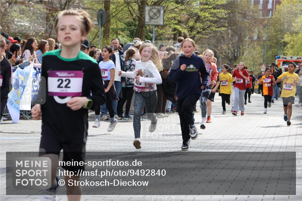 12.04.2026 - 45. Internationalen Wilhelmsburger Insellauf Strokosch-Dieckow http://msf.ph/oto/9492840 12.04.2026 14:50:35 Ziel 426, 392, 880, 151, 1035, 330, 362, 865, 1844, 98, 22, 654, 420, 877, 1049, 1837, 609 meine-sportfotos.de
