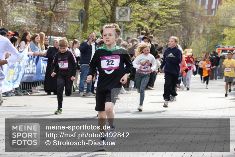 12.04.2026 - 45. Internationalen Wilhelmsburger Insellauf Strokosch-Dieckow http://msf.ph/oto/9492842 12.04.2026 14:50:34 Ziel 1834, 491, 426, 392, 880, 151, 1035, 330, 362, 865, 1844, 98, 22, 654, 420, 877, 1049 meine-sportfotos.de
