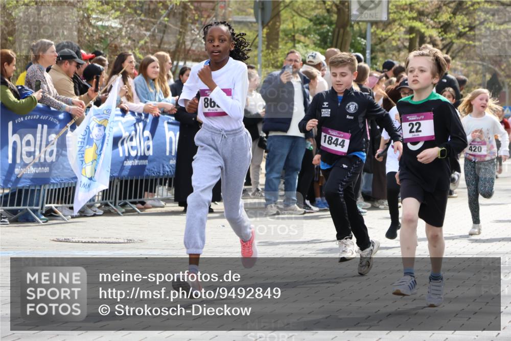 12.04.2026 - 45. Internationalen Wilhelmsburger Insellauf Strokosch-Dieckow http://msf.ph/oto/9492849 12.04.2026 14:50:34 Ziel 1834, 491, 426, 392, 880, 151, 1035, 330, 362, 865, 1844, 98, 22, 654, 420, 877, 1049 meine-sportfotos.de