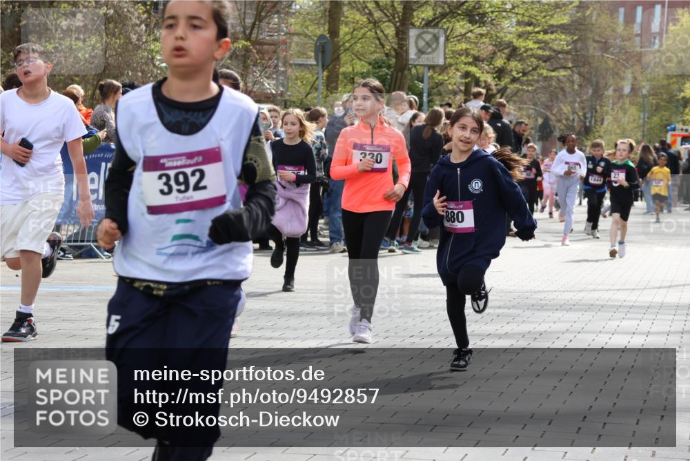 12.04.2026 - 45. Internationalen Wilhelmsburger Insellauf Strokosch-Dieckow http://msf.ph/oto/9492857 12.04.2026 14:50:29 Ziel 1840, 504, 333, 391, 407, 883, 452, 1834, 491, 426, 392, 880, 151, 1035, 330, 362, 865, 1844 meine-sportfotos.de