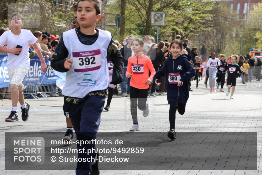 12.04.2026 - 45. Internationalen Wilhelmsburger Insellauf Strokosch-Dieckow http://msf.ph/oto/9492859 12.04.2026 14:50:29 Ziel 1840, 504, 333, 391, 407, 883, 452, 1834, 491, 426, 392, 880, 151, 1035, 330, 362, 865, 1844 meine-sportfotos.de