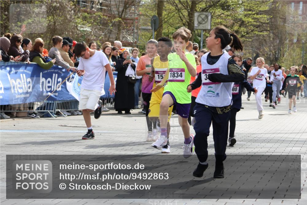 12.04.2026 - 45. Internationalen Wilhelmsburger Insellauf Strokosch-Dieckow http://msf.ph/oto/9492863 12.04.2026 14:50:28 Ziel 475, 859, 1840, 504, 333, 391, 407, 883, 452, 1834, 491, 426, 392, 880, 151, 1035, 330, 362, 865 meine-sportfotos.de