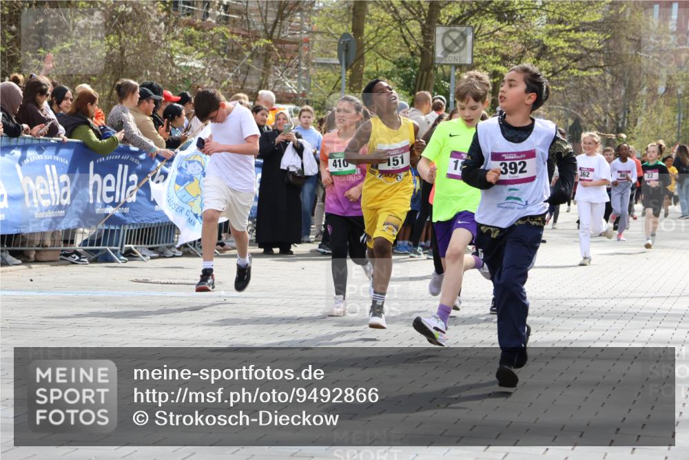 12.04.2026 - 45. Internationalen Wilhelmsburger Insellauf Strokosch-Dieckow http://msf.ph/oto/9492866 12.04.2026 14:50:28 Ziel 475, 859, 1840, 504, 333, 391, 407, 883, 452, 1834, 491, 426, 392, 880, 151, 1035, 330, 362, 865 meine-sportfotos.de
