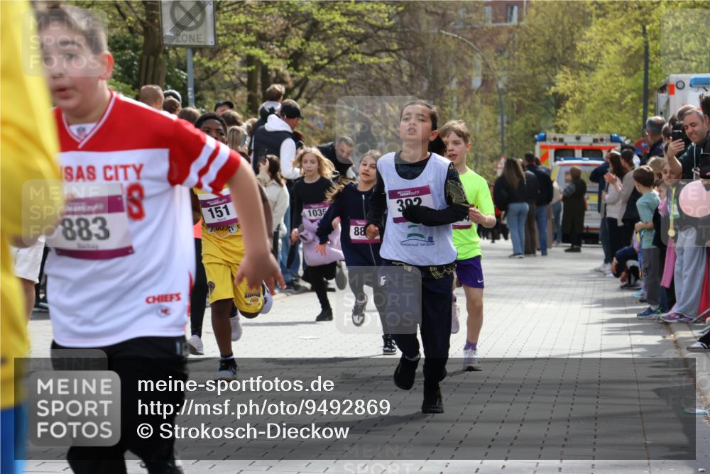 12.04.2026 - 45. Internationalen Wilhelmsburger Insellauf Strokosch-Dieckow http://msf.ph/oto/9492869 12.04.2026 14:50:27 Ziel 345, 429, 905, 461, 475, 859, 1840, 504, 333, 391, 407, 883, 452, 1834, 491, 426, 392, 880, 151, 1035, 330 meine-sportfotos.de