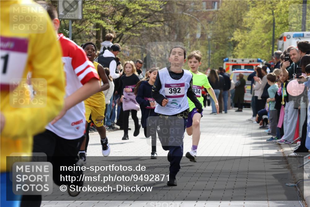 12.04.2026 - 45. Internationalen Wilhelmsburger Insellauf Strokosch-Dieckow http://msf.ph/oto/9492871 12.04.2026 14:50:27 Ziel 345, 429, 905, 461, 475, 859, 1840, 504, 333, 391, 407, 883, 452, 1834, 491, 426, 392, 880, 151, 1035, 330 meine-sportfotos.de